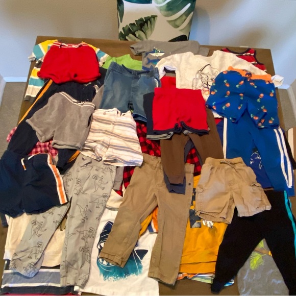 LOT BOYS CLOTHES 34 PIECES - Picture 2 of 7